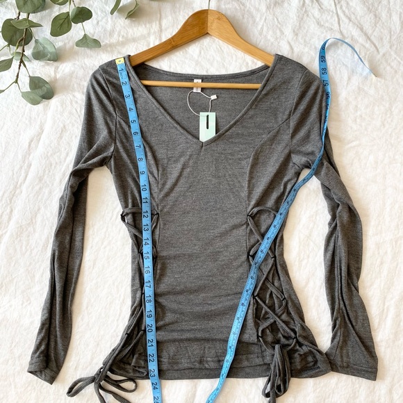 NWT Drawstring Front Cropped Long Sleeve Top - Picture 2 of 6